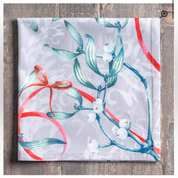 NWT Maison d' Hermine Enora Holiday Napkins Set of Four - Picture 5 of 7